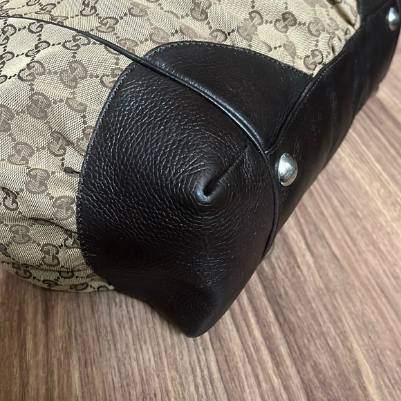 A299- 💯 % authentic Gucci shoulder bag - Picture 12 of 16